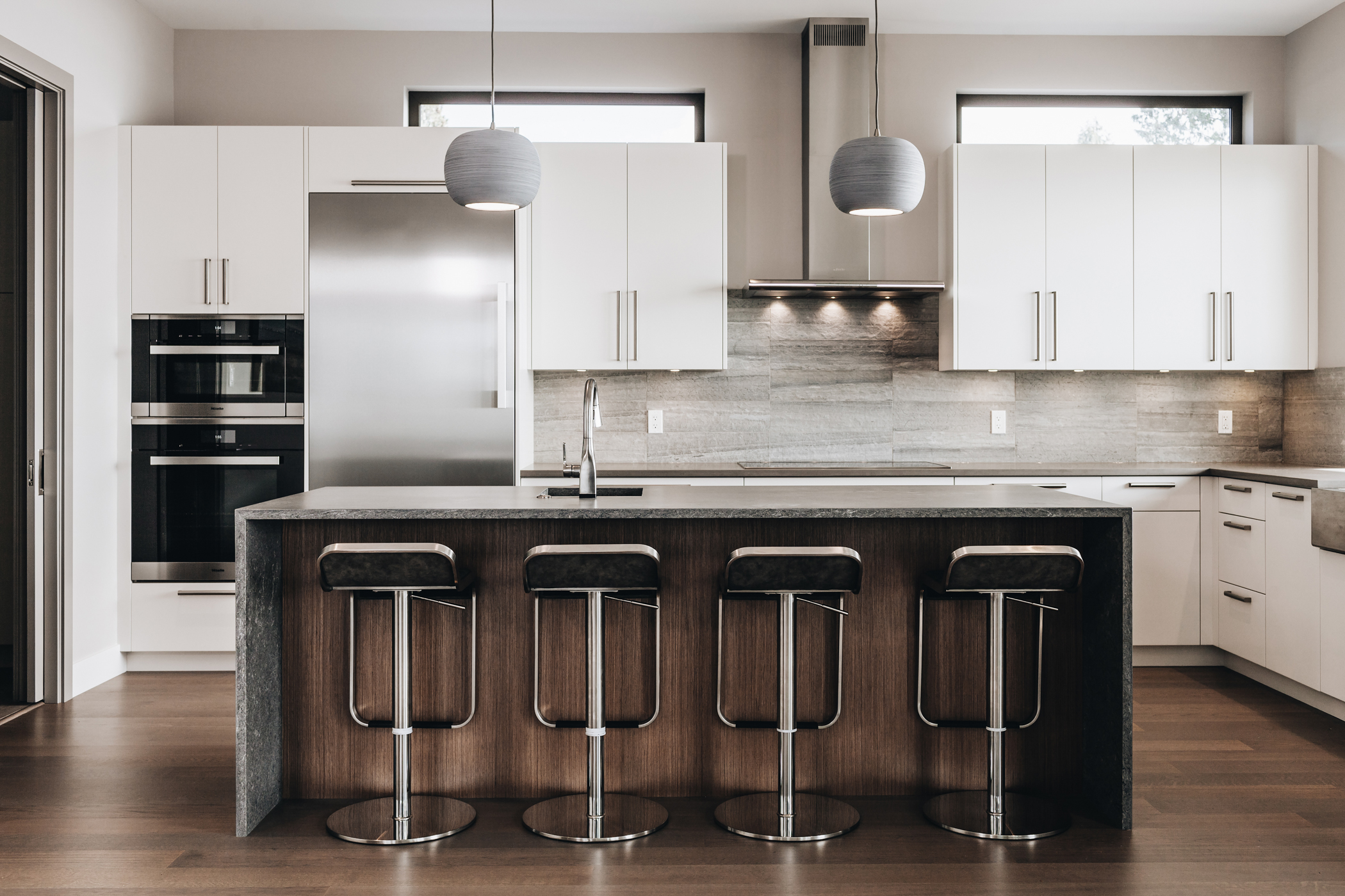 Modern White Kitchen With Kitchen Island | Kitchen Art Design